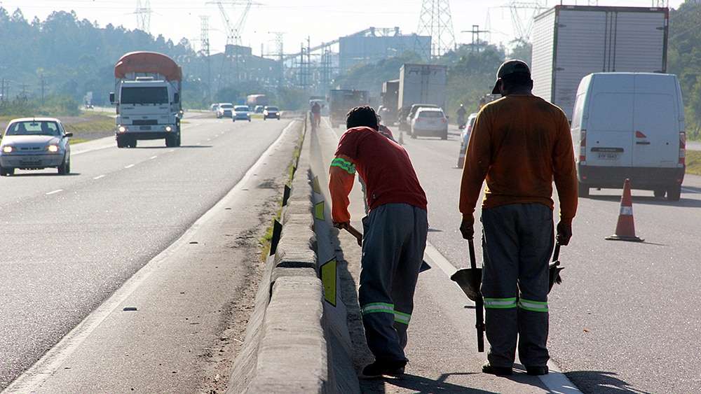 DNIT/SC inicia semana com três frentes de trabalhos, na BR-101 Sul 5 DNIT/SC inicia semana com três frentes de trabalhos, na BR-101 Sul