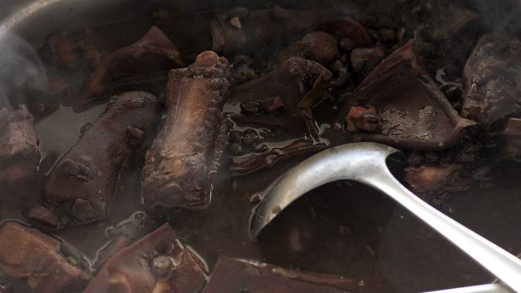 Em Nova Veneza restaurante serve feijoada aos sábados e faz sucesso