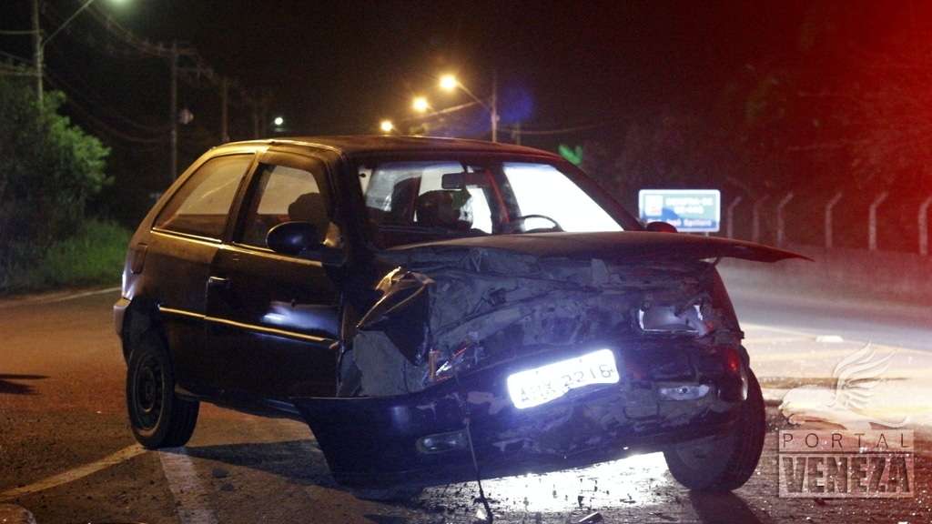 Veículos batem de frente em cruzamento de Nova Veneza