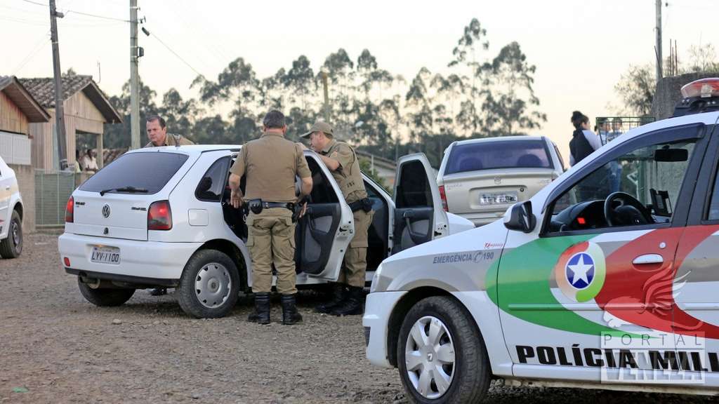 Após perseguição Gol furtado em Criciúma é recuperado pela PM em Nova Veneza