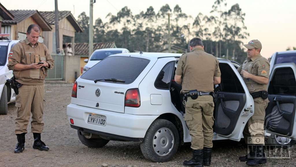 Após perseguição Gol furtado em Criciúma é recuperado pela PM em Nova Veneza