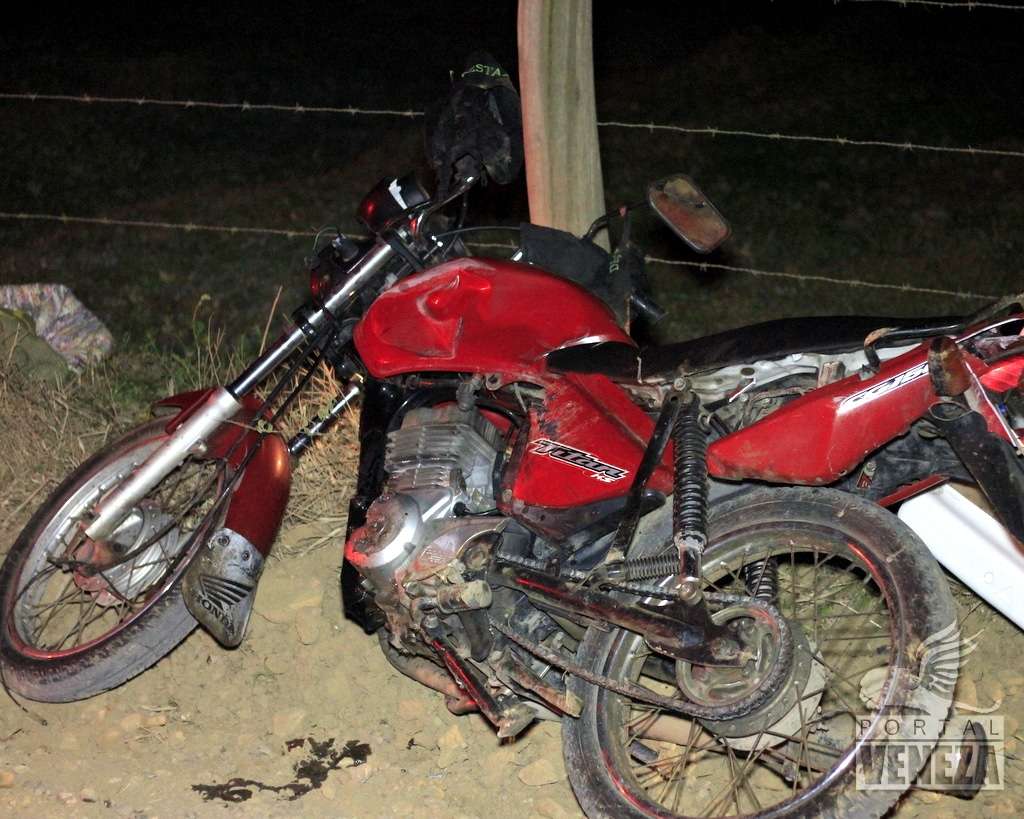 Motos batem de frente em grave acidente na Linha Reta