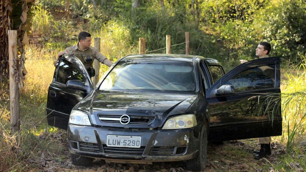 Polícia Militar encontra carro utilizado em assalto no Centro de Nova Veneza