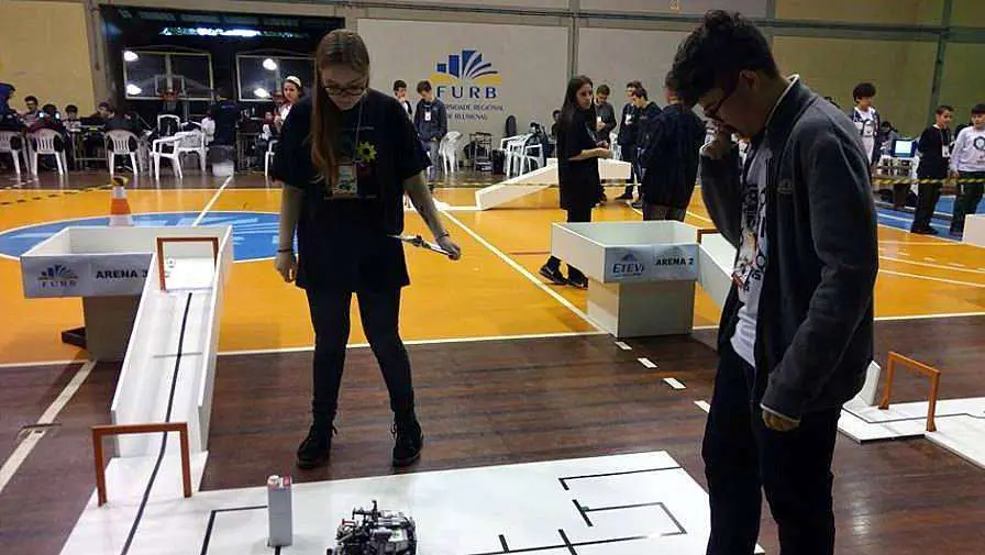 Estudantes do SESI de Criciúma garantem primeiro lugar na Olimpíada Brasileira de Robótica