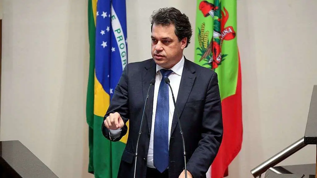 Deputado Rodrigo Minotto é contra o distritão e fundo para financiamento público de campanha