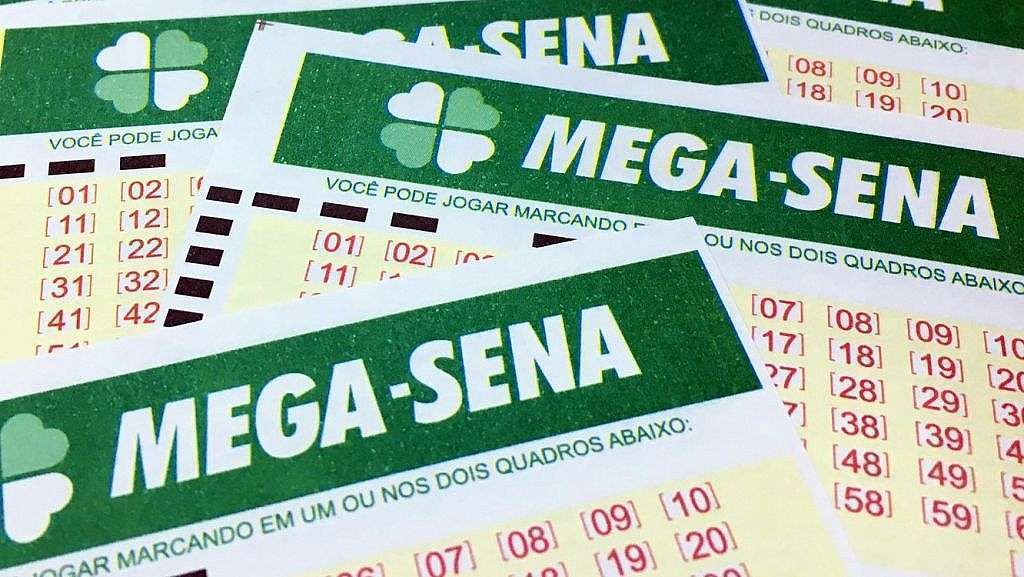 Mega-Sena pode pagar R$15 milhões neste sábado