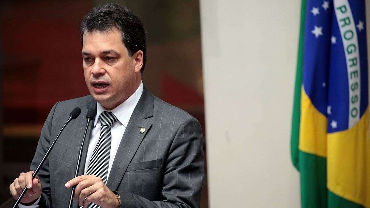Deputado Rodrigo Minotto pede união de forças para ativar Banco de Olhos