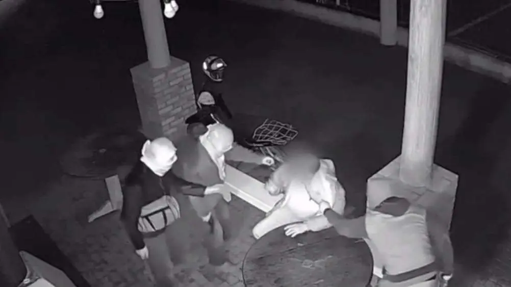 Divulgado vídeo do assalto ao Veneza Soccer Pub