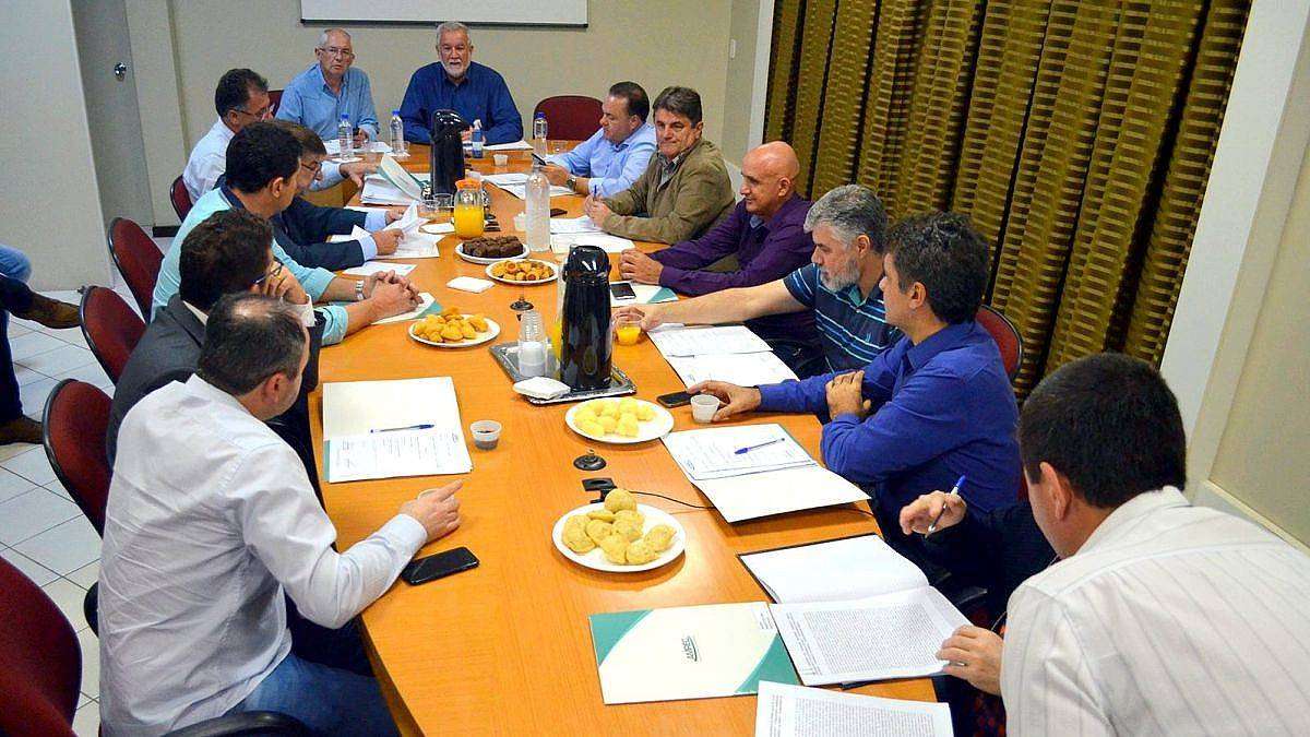 Prefeitos decidem ajudar no rateio de despesas do Hospital Santa Catarina 2 Prefeitos decidem ajudar no rateio de despesas do Hospital Santa Catarina