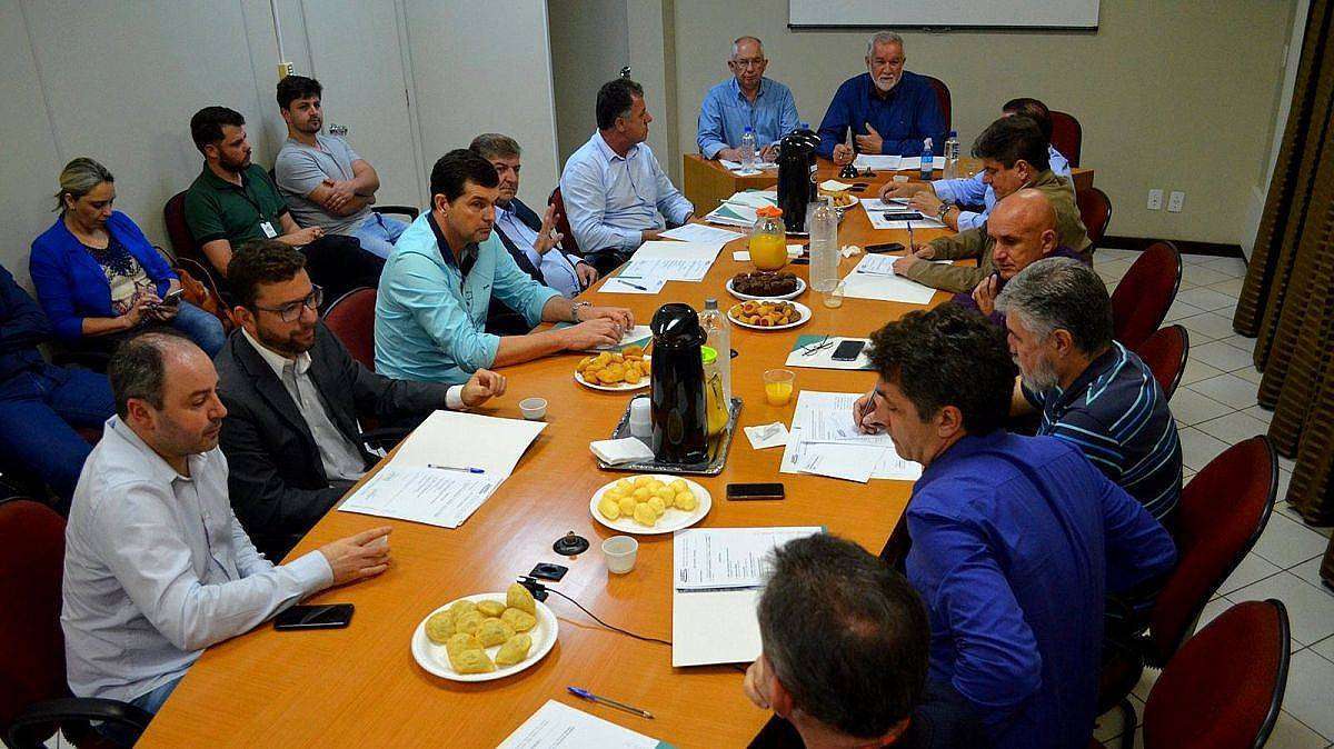 Prefeitos decidem ajudar no rateio de despesas do Hospital Santa Catarina 3 Prefeitos decidem ajudar no rateio de despesas do Hospital Santa Catarina