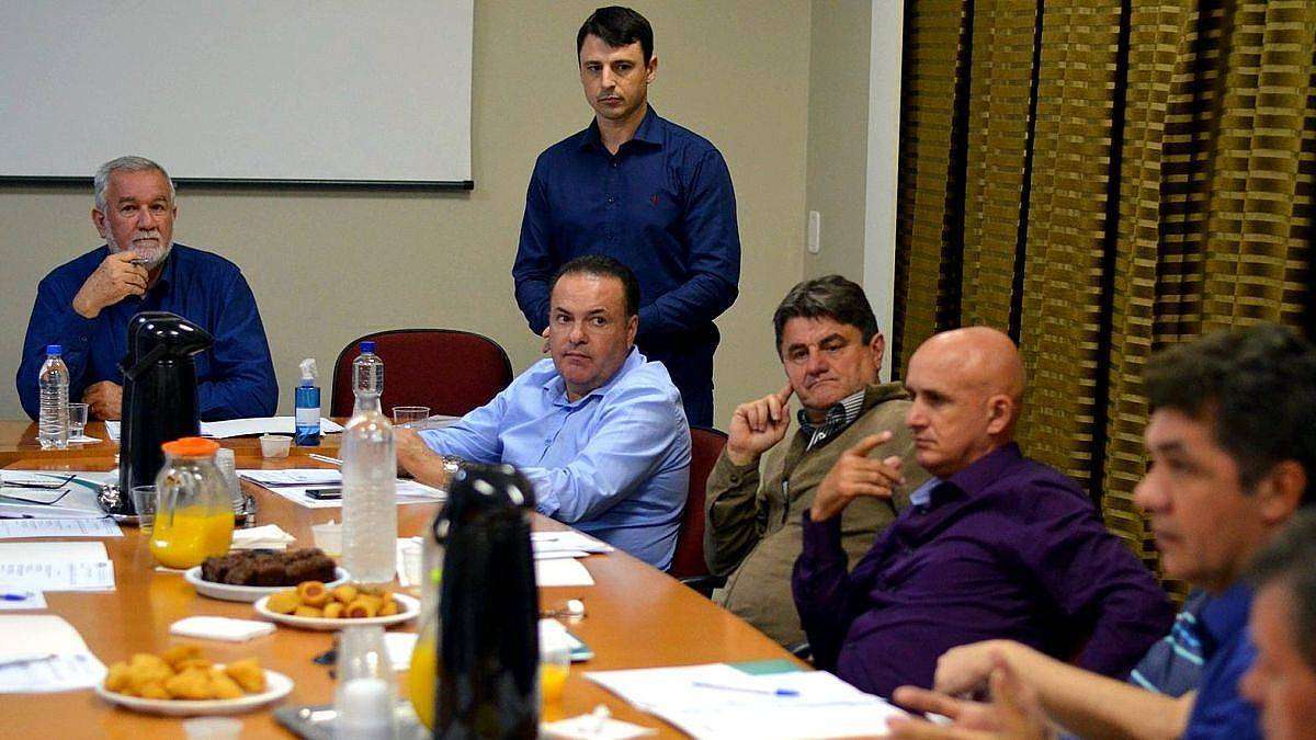 Prefeitos decidem ajudar no rateio de despesas do Hospital Santa Catarina 5 Prefeitos decidem ajudar no rateio de despesas do Hospital Santa Catarina