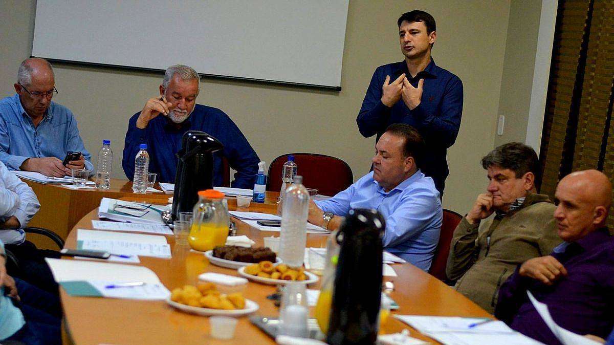 Prefeitos decidem ajudar no rateio de despesas do Hospital Santa Catarina 6 Prefeitos decidem ajudar no rateio de despesas do Hospital Santa Catarina