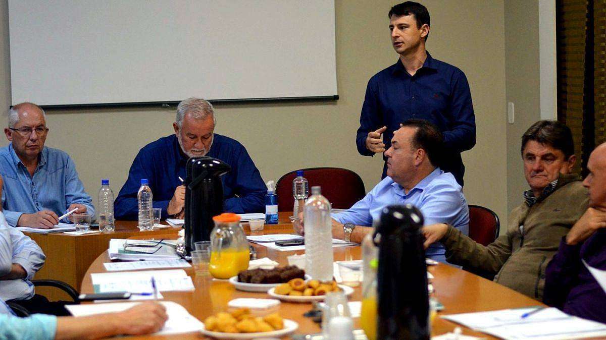 Prefeitos decidem ajudar no rateio de despesas do Hospital Santa Catarina 7 Prefeitos decidem ajudar no rateio de despesas do Hospital Santa Catarina