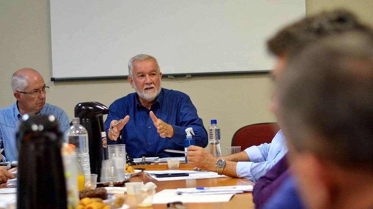 Prefeitos decidem ajudar no rateio de despesas do Hospital Santa Catarina 8 Prefeitos decidem ajudar no rateio de despesas do Hospital Santa Catarina