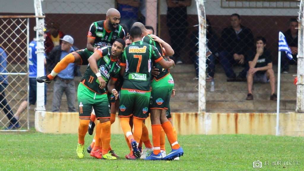 Com muita garra, Mãe Luzia vence o Caravaggio pela segunda rodada do regional da Larm