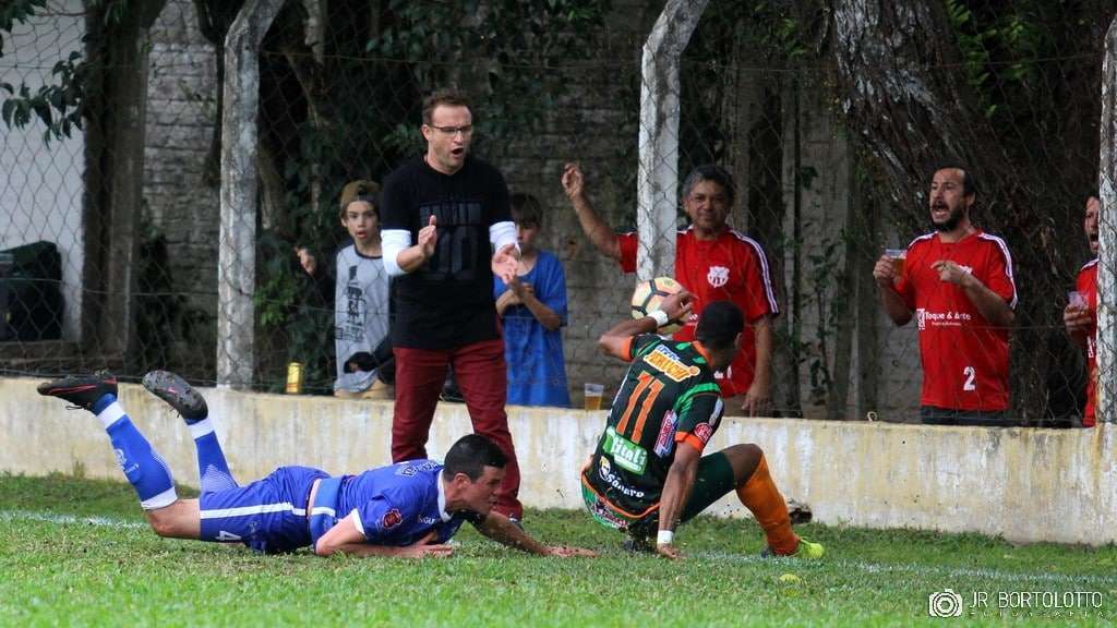 Com muita garra, Mãe Luzia vence o Caravaggio pela segunda rodada do regional da Larm