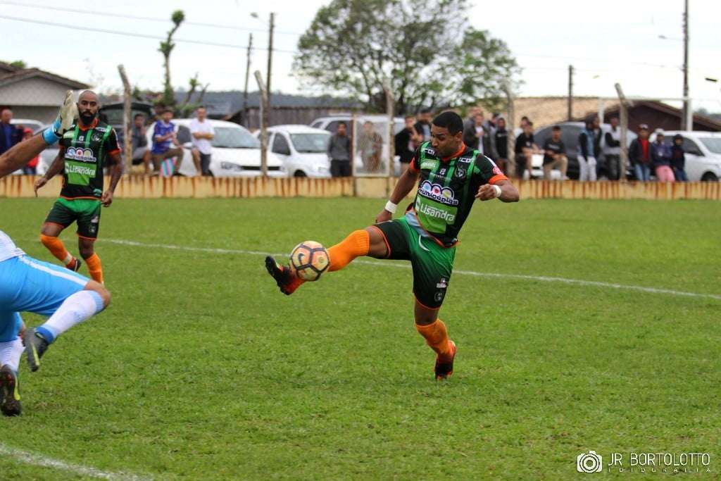 Com muita garra, Mãe Luzia vence o Caravaggio pela segunda rodada do regional da Larm