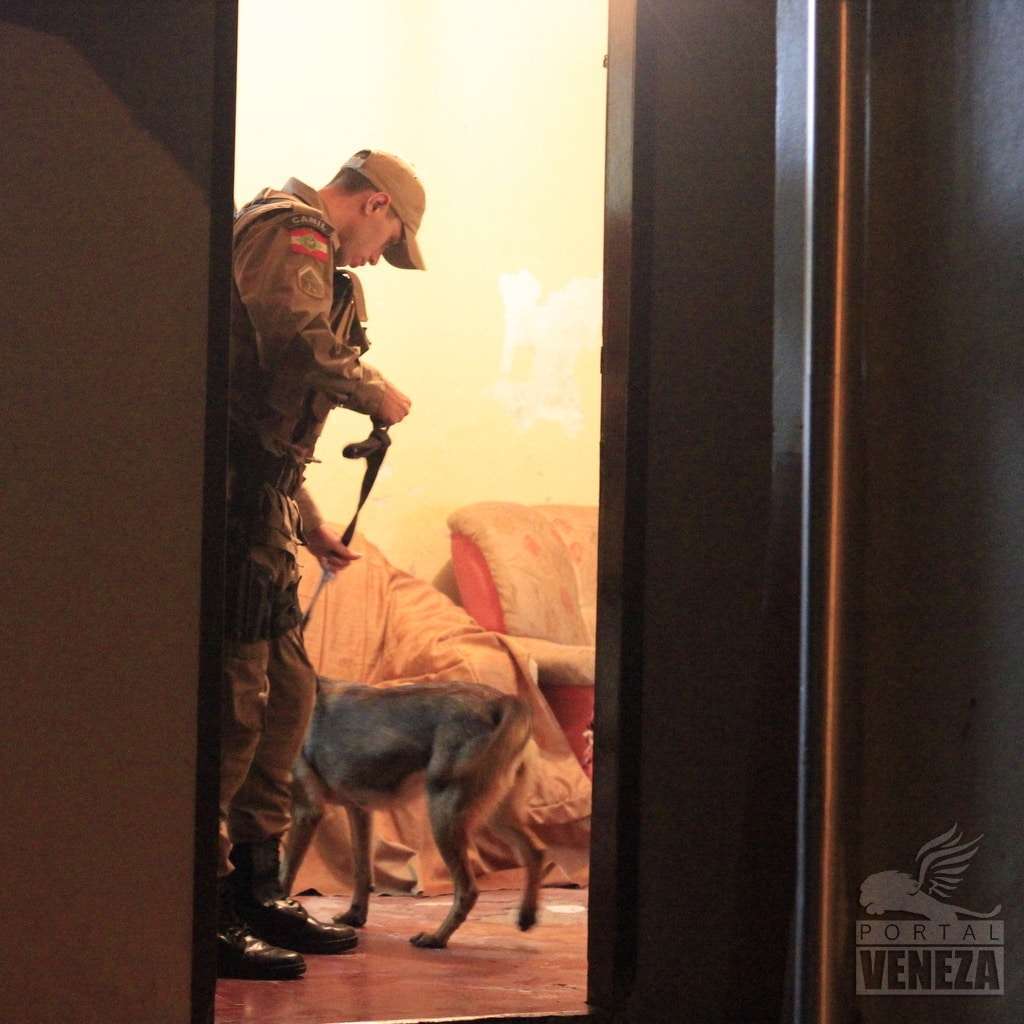 PM estoura ponto de tráfico de drogas no distrito de Caravaggio