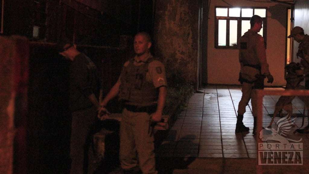 PM estoura ponto de tráfico de drogas no distrito de Caravaggio