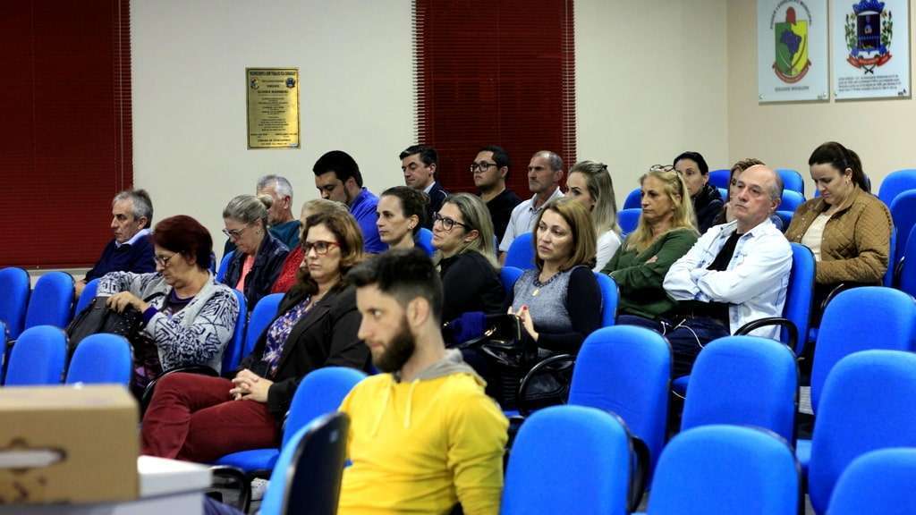 Câmara de Vereadores recebe secretário de educação 8 Câmara de Vereadores recebe secretário de educação