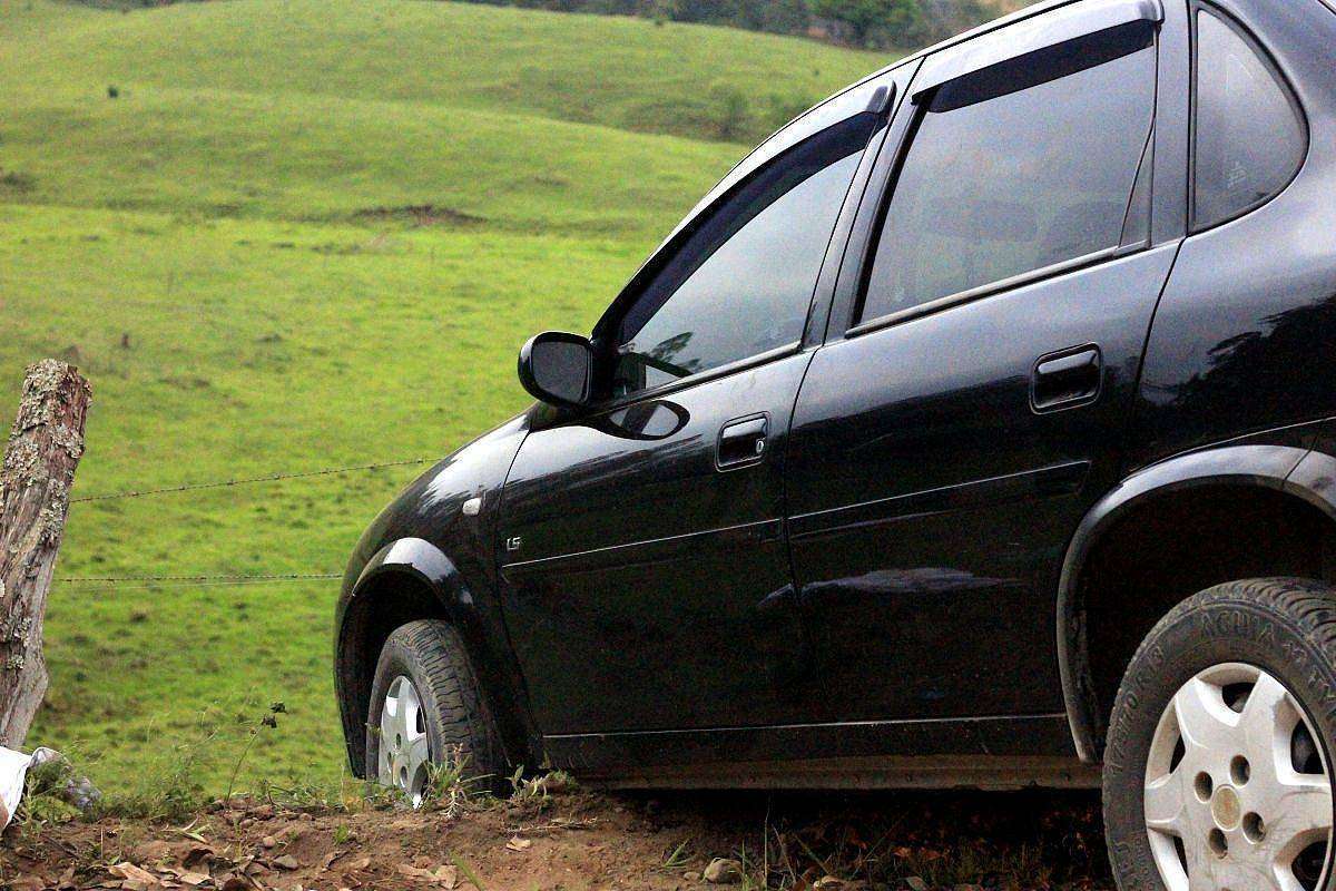 Motorista embriagado causa acidente na Linha Da Boit