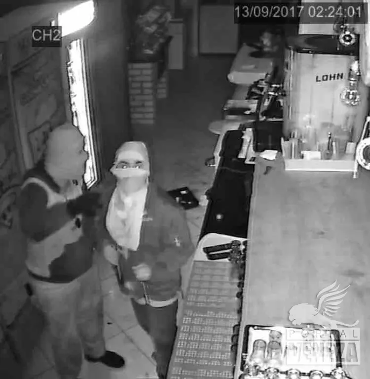 Assaltantes armados invadem pub durante a madrugada em Nova Veneza