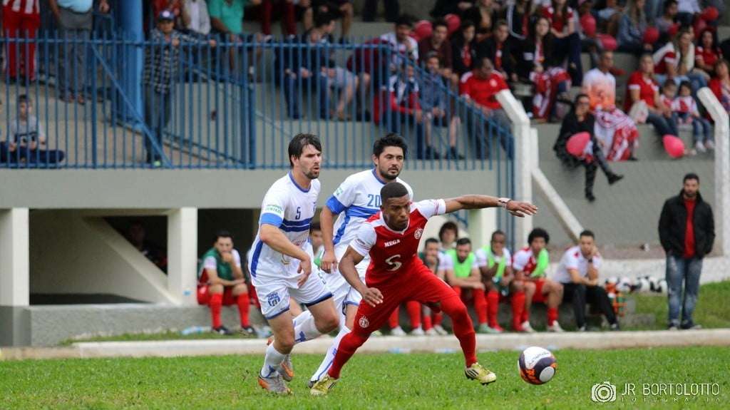Metropolitano vence a segunda, e assume a liderança do regional da Larm 3 Metropolitano vence a segunda, e assume a liderança do regional da Larm