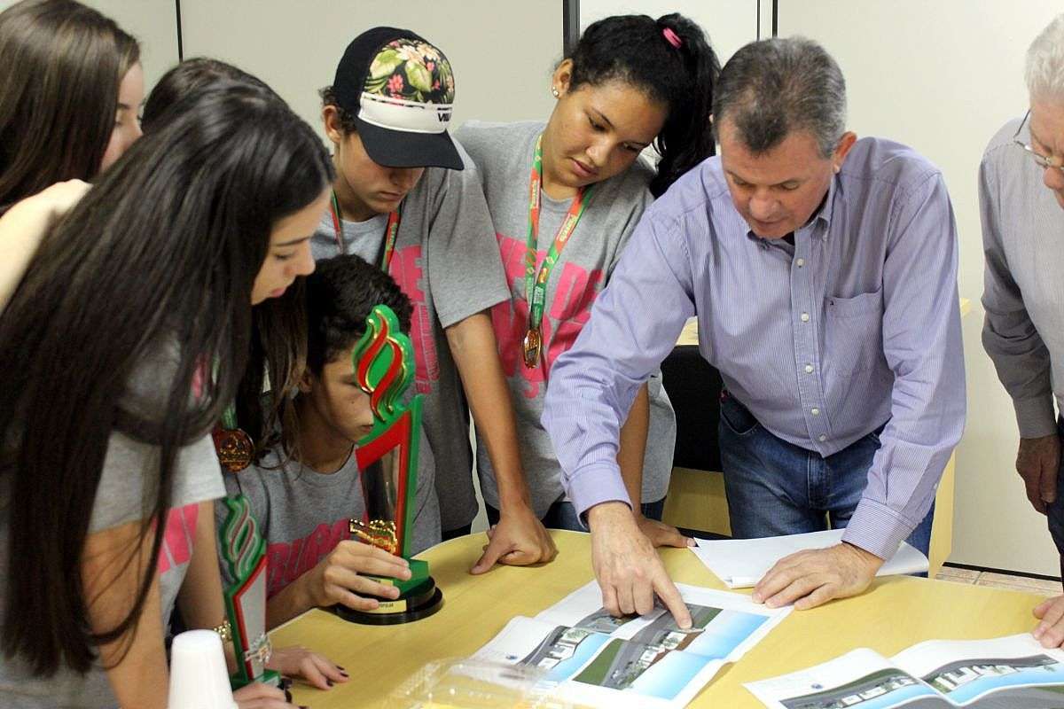 Alunos do Bairro Bortolotto vencedores do Festival Dança Catarina são recepcionados pelo prefeito Frigo 4 IMG_1305