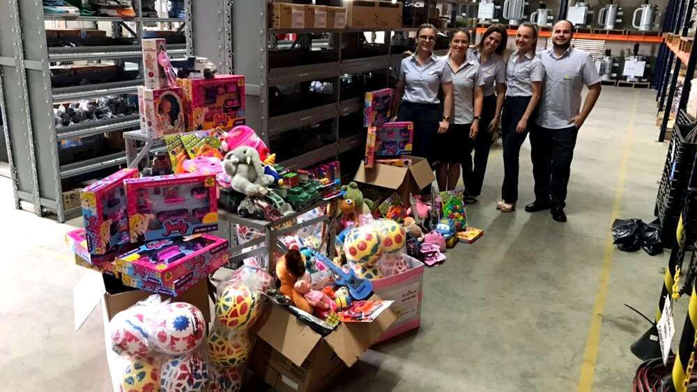 Equipes de Melhorias da Coopera realizam campanha de arrecadação de brinquedos para o Natal 1 IMG_0486