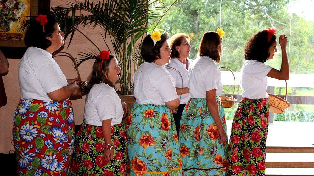 Apae de Nova Veneza recebe veiculo Van adaptado para transporte dos alunos 7 IMG_7477