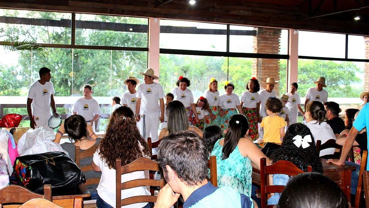 Apae de Nova Veneza recebe veiculo Van adaptado para transporte dos alunos 1 IMG_7486