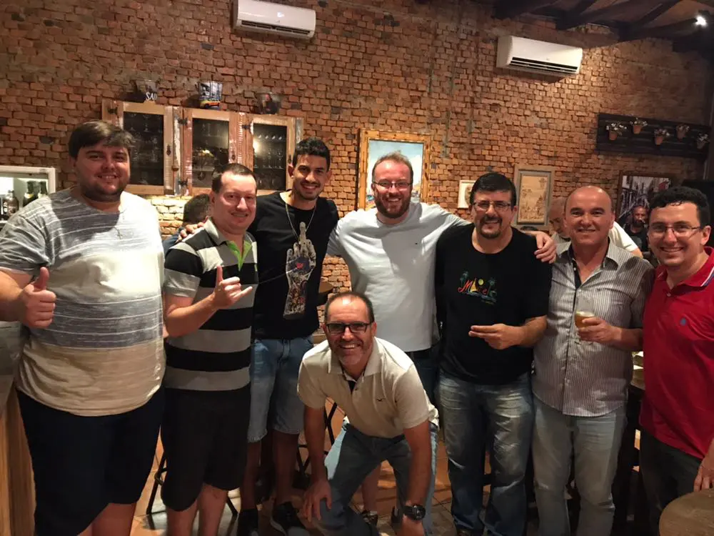 Este grupo do “Tabelando” se confraternizou no restaurante Alpino em Nova Veneza.
