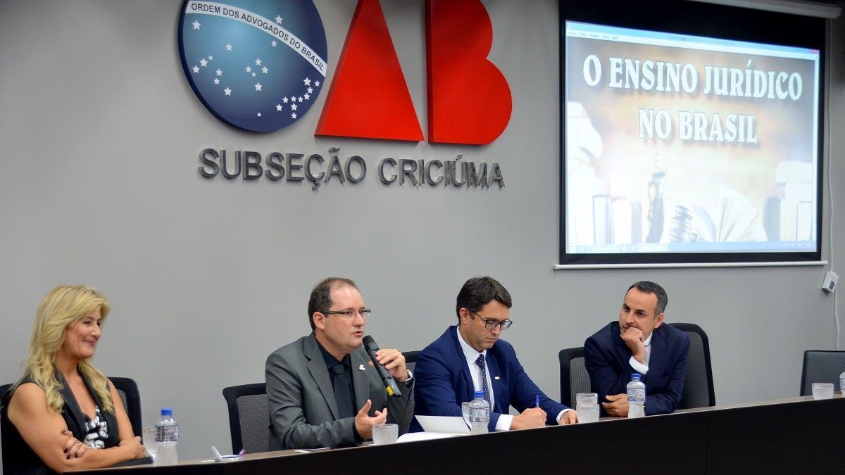 Em noite prestigiada, OAB Criciúma lança sua primeira obra 3 DSC_0029