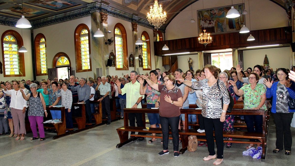 Afave promove missa de Páscoa com a participação de idosos em Nova Veneza