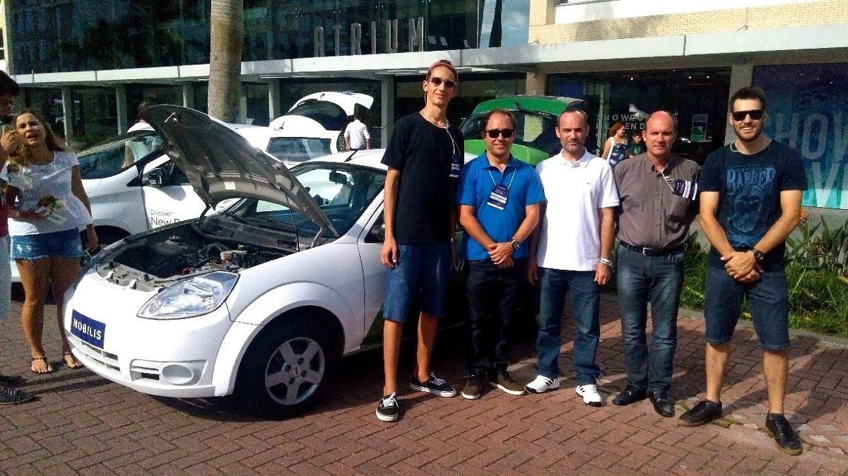 Satc apresenta Inowattis em evento sobre veículos elétricos 4 Inowattis_equipe