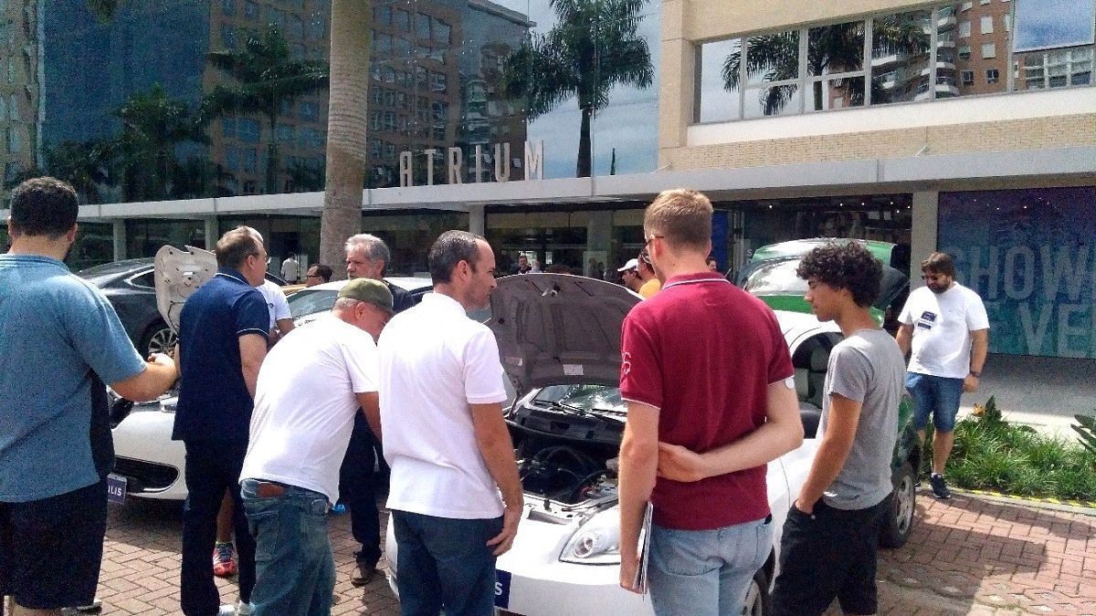 Satc apresenta Inowattis em evento sobre veículos elétricos 1 Inowattis_equipe2