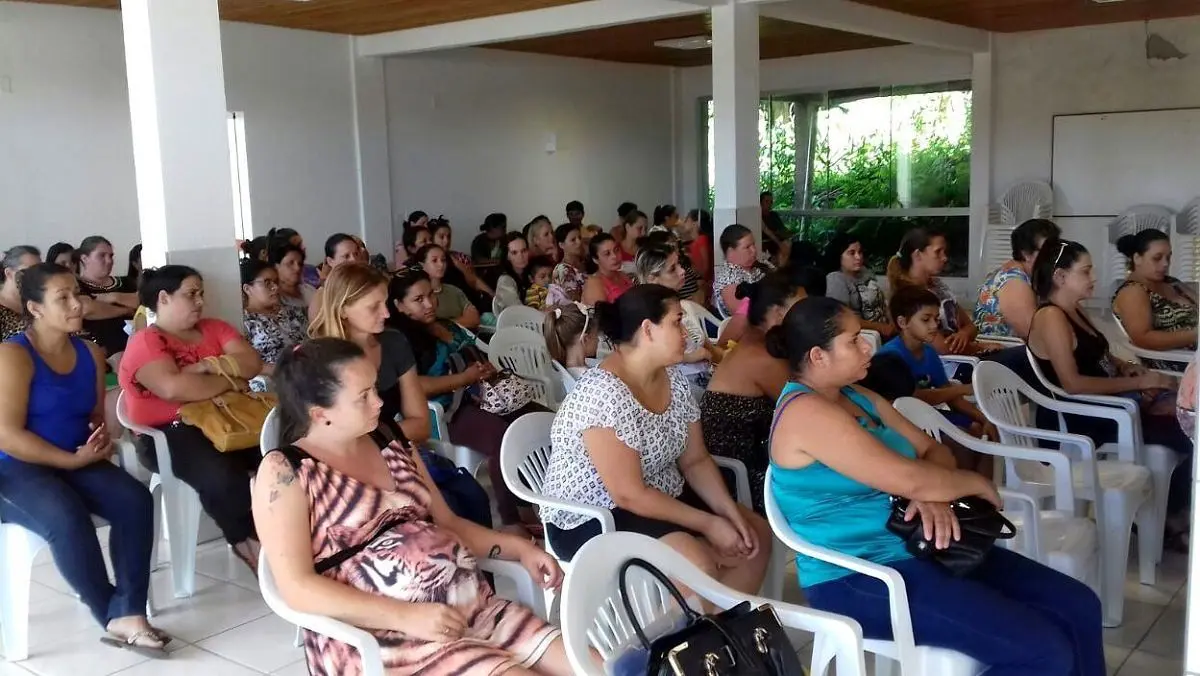 Beneficiários do Bolsa Família participam de reunião com técnicas do INSS