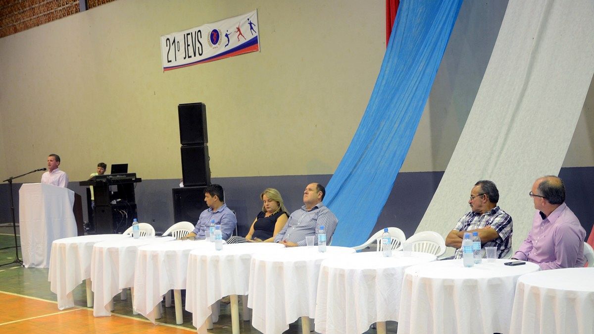 Abertura oficial do JEVS reúne representantes de escolas e homenageados em Nova Veneza 4 v (100)