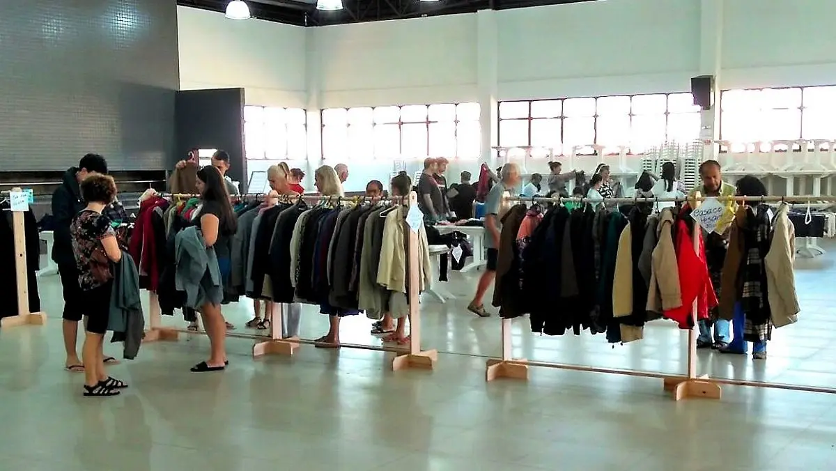 Cáritas Diocesana promove bazar com roupas da Alemanha