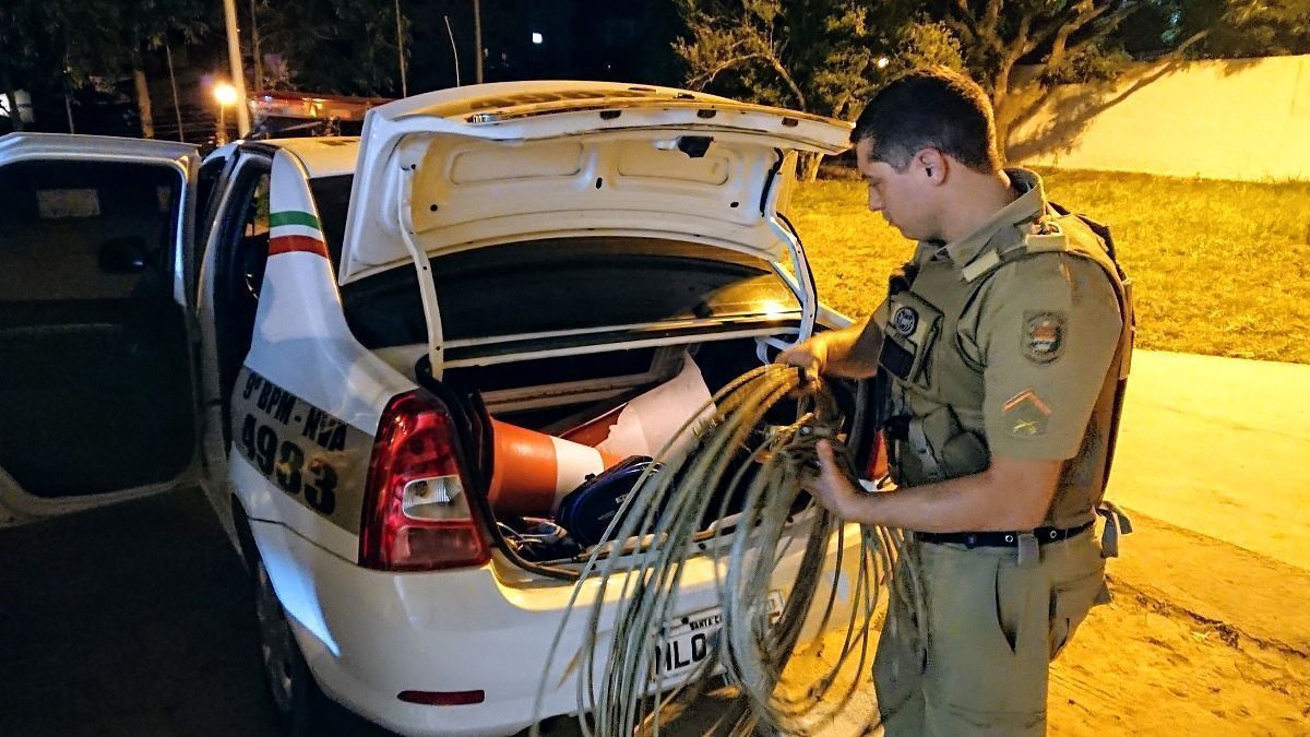 Casal é detido por suspeita de furto de fios de eletricidade 1 DSC_0429