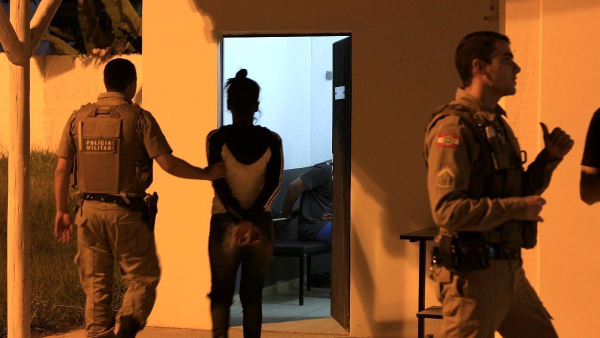 Casal é detido por suspeita de furto de fios de eletricidade 2 _MG_6735