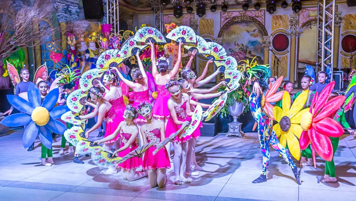 Baile de Máscaras de Nova Veneza surpreende aos convidados com o espetáculo “As Quatro Estações”