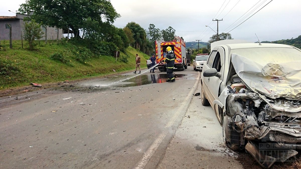 Dirigindo na contramão, motorista causa acidente na NVA-150 3 DSC_0263