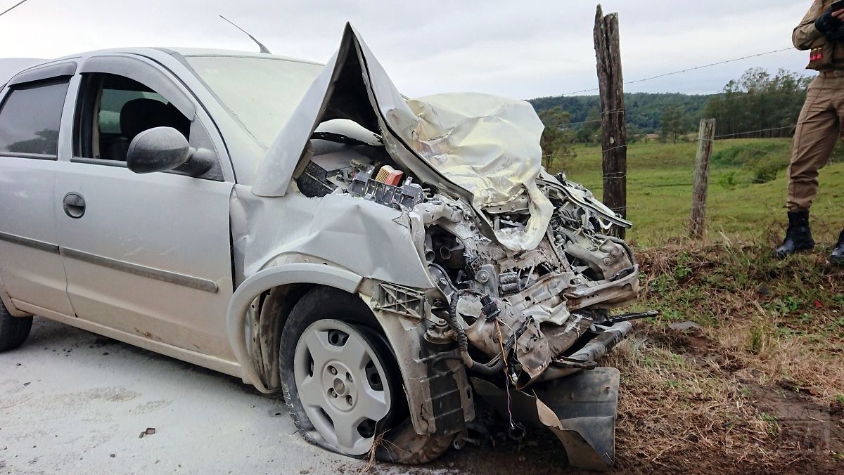Dirigindo na contramão, motorista causa acidente na NVA-150 1 DSC_0265