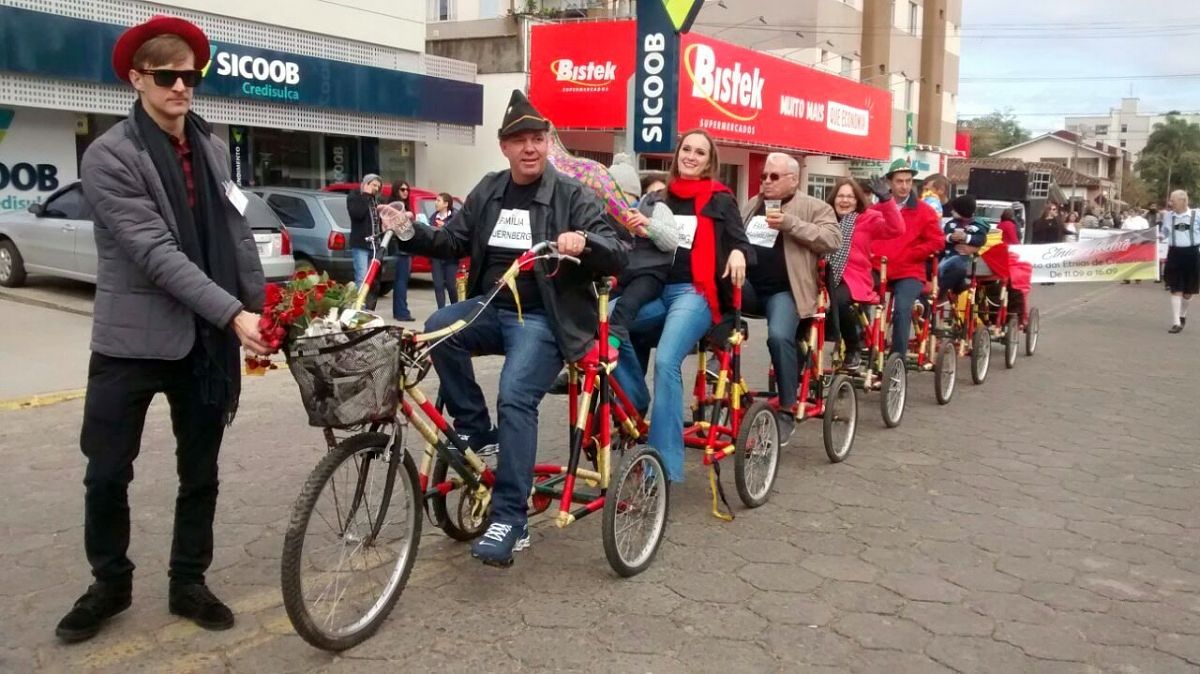 Beo veder tedeschi ntea festa 2 FAMÍLIA NUERNBERG desfile