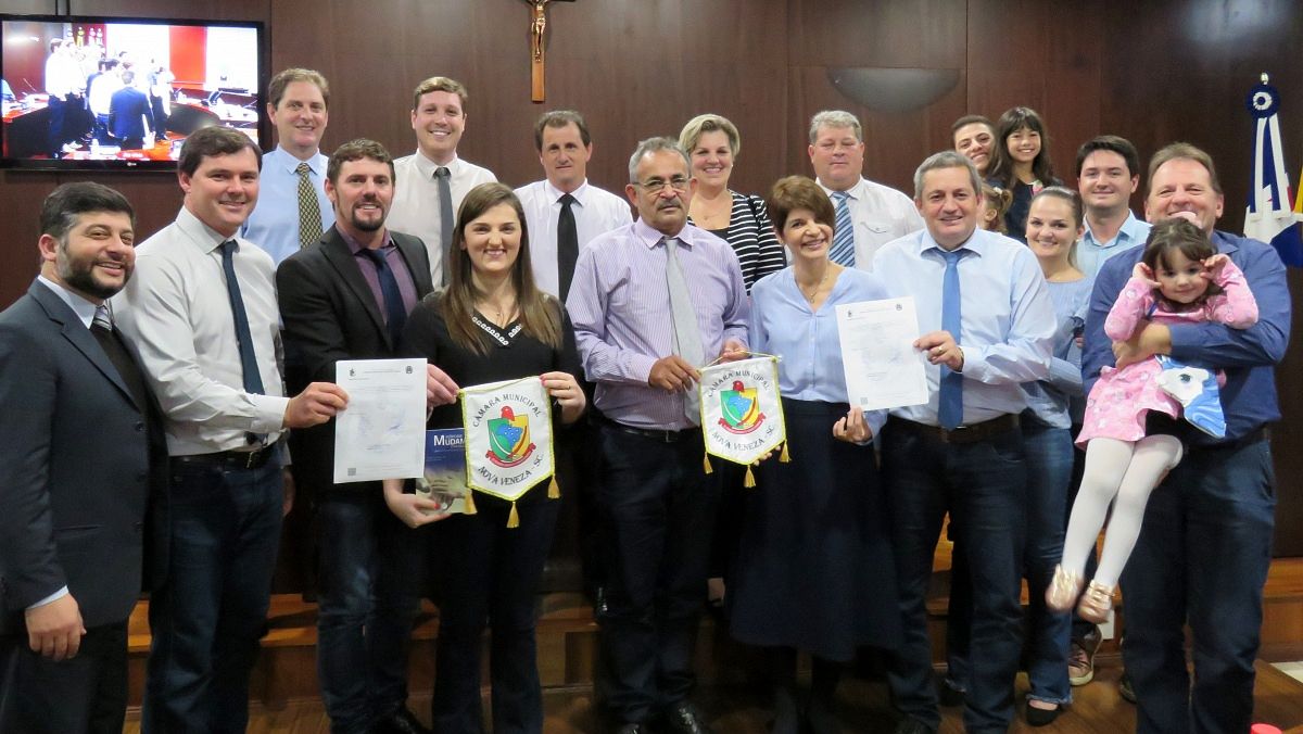 Câmara de Vereadores de Nova Veneza dedica moção de aplausos à autoras de livro que traz exemplos de empreendedorismo social 3 IMG_0262