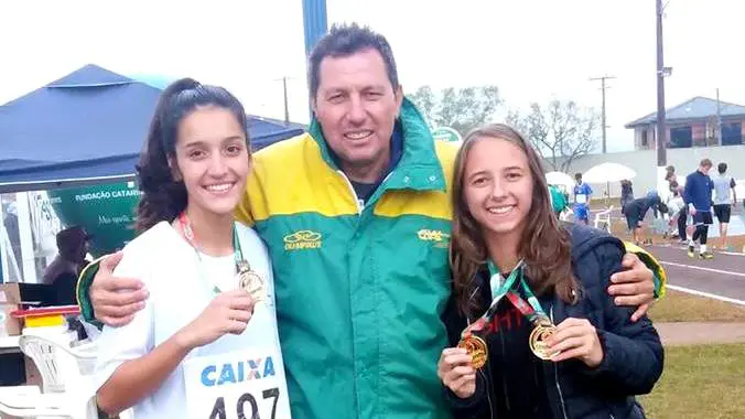 Larissa e Mikaely conquistam vaga para a seleção catarinense escolar de atletismo