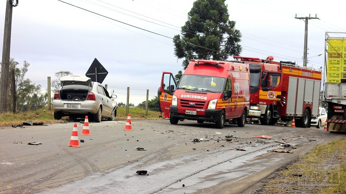 Dirigindo na contramão, motorista causa acidente na NVA-150 7 _MG_7188