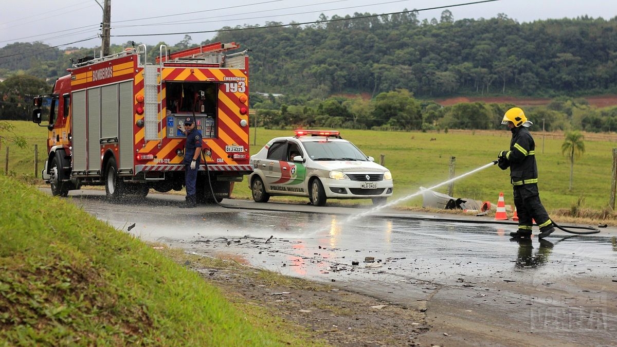 Dirigindo na contramão, motorista causa acidente na NVA-150 12 _MG_7202