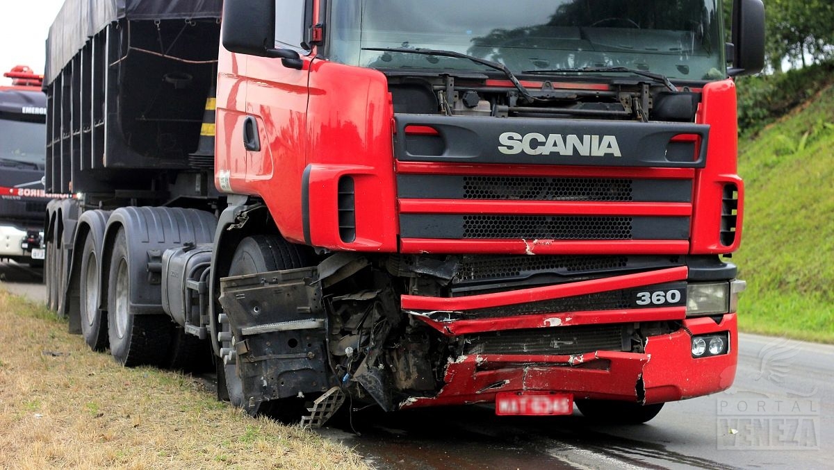 Dirigindo na contramão, motorista causa acidente na NVA-150 10 _MG_7207